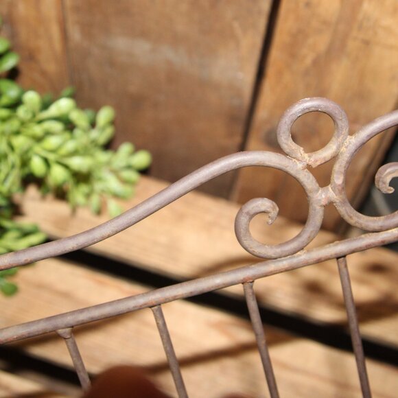 VTG French Country Farmhouse Rustic Scrolled Wrought Iron Wall Planter Basket - Picture 5 of 6